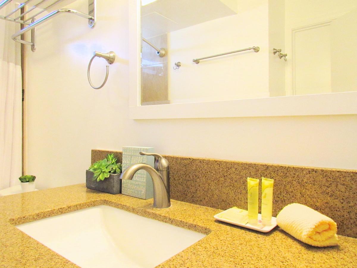 Waikiki Banyan Ocean View Apartment Oahu Bagian luar foto